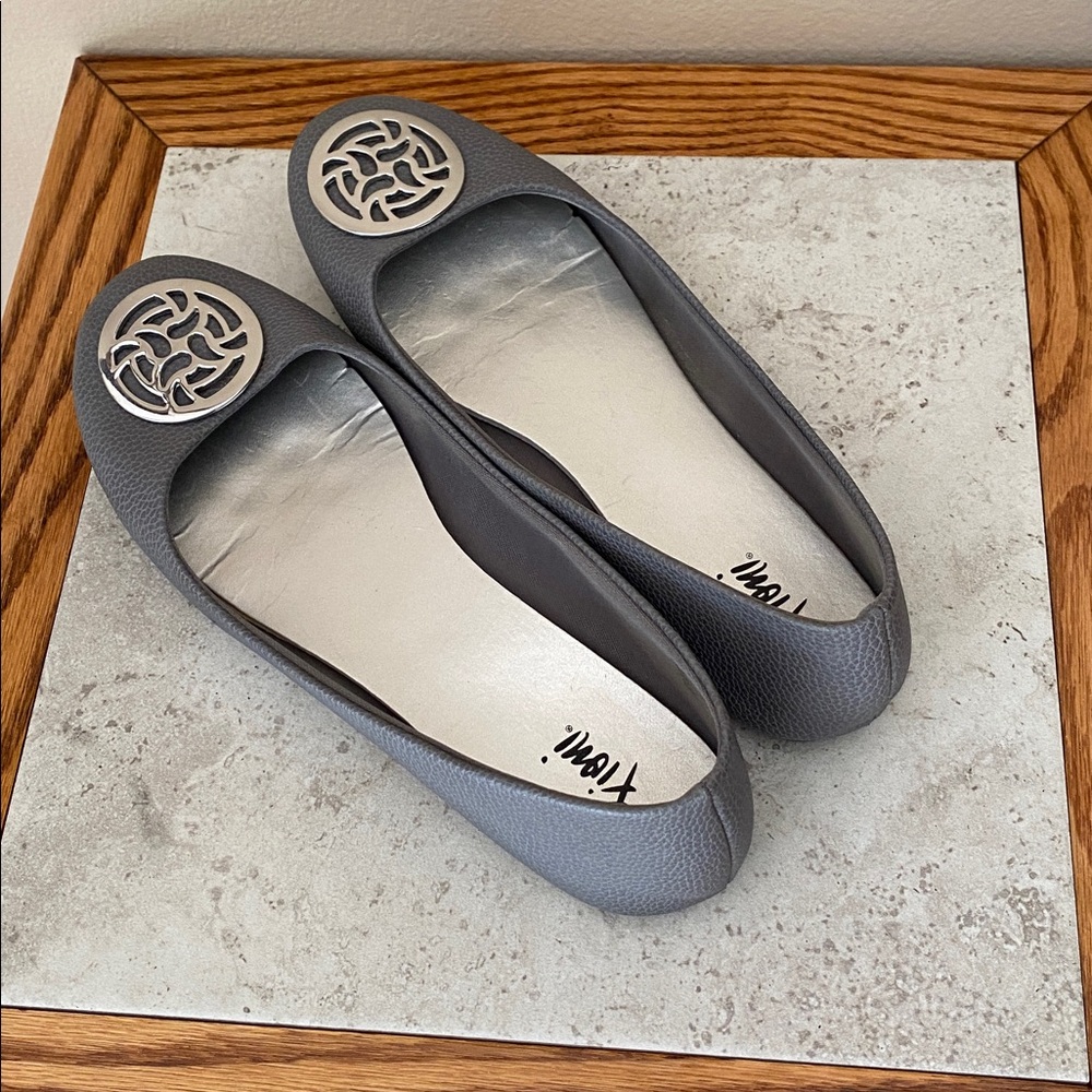 Fioni Gray and Silver Flats Size 9 - Picture 2 of 6